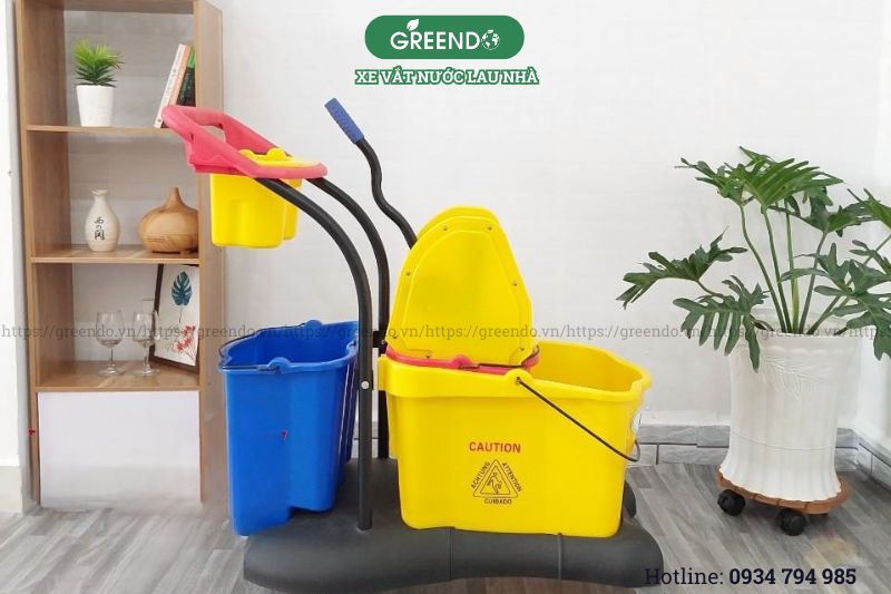 Xe dọn vệ sinh vắt nước và lau nhà