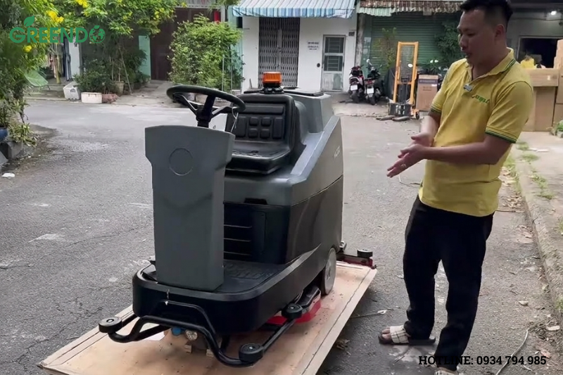 Máy chà sàn nhà xưởng ngồi lái HiClean HC61