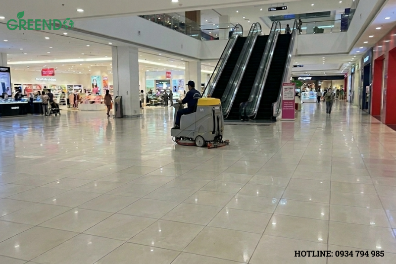 Máy chà sàn liên hợp ngồi lái HiClean M7
